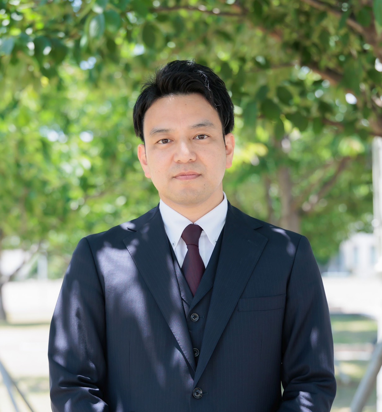 大阪～神戸を中心に活動している<br />
税理士の千代 整了（せんだい よしのり）と申します。<br />
<br />
税務や会計は、専門的で分かりにくいと感じられることも少なくありません。だからこそ、お客様の立場に立ち、分かりやすく丁寧にご説明し、気軽にご相談できる関係を築くことを大切にしています。<br />
<br />
お客様に安心してお任せ頂ける身近なパートナーとして、誠実に業務に取り組んでまいります。<br />
<br />
どうぞよろしくお願い致します。